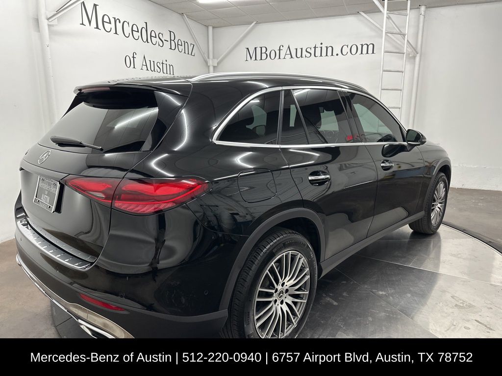 2025 Mercedes Benz GLC 300 photo 3