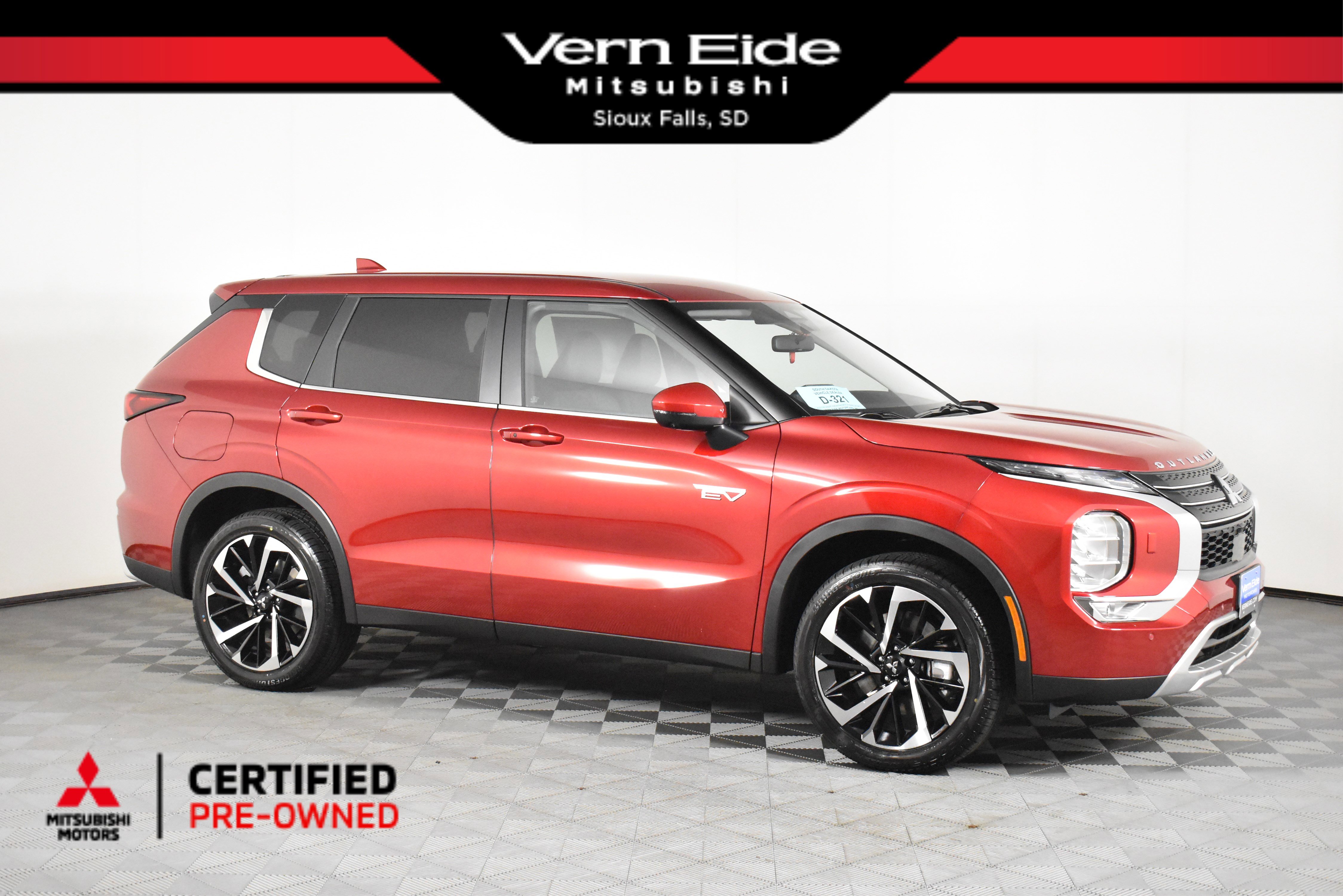 2025 Mitsubishi Outlander Plug-in Hybrid SE's photo