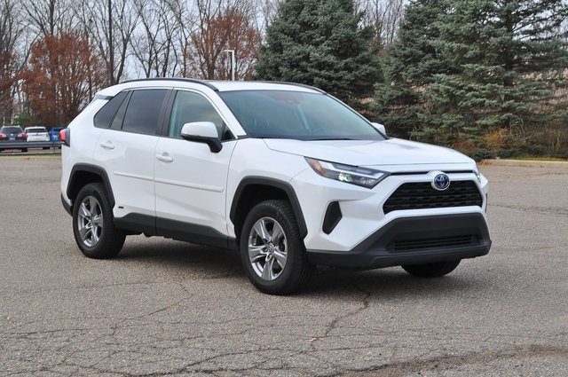 2022 Toyota RAV4 XLE's photo