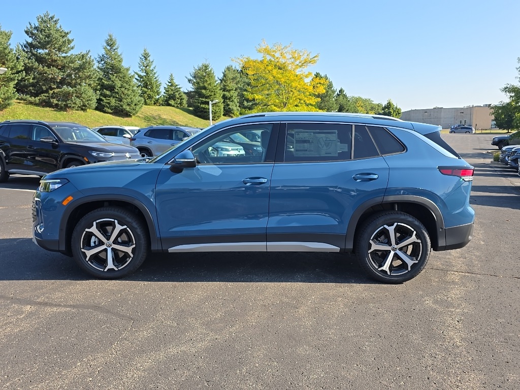 2025 Volkswagen Tiguan SE photo 3