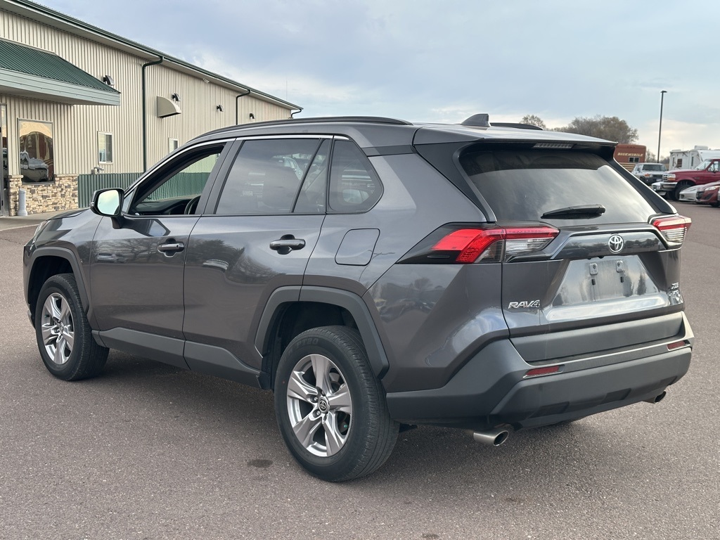 2022 Toyota RAV4 XLE photo 2