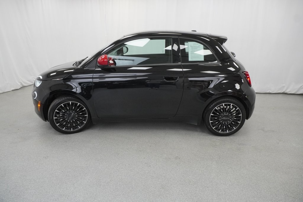 2024 Fiat 500e Red photo 13