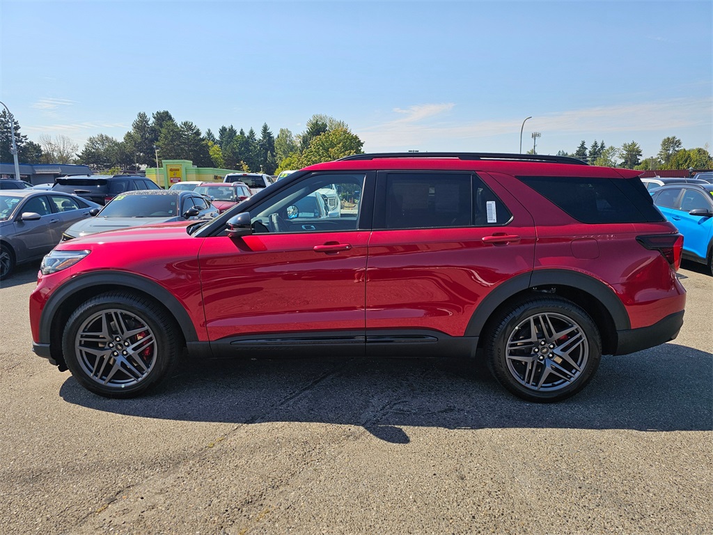 2025 Ford Explorer ST photo 4