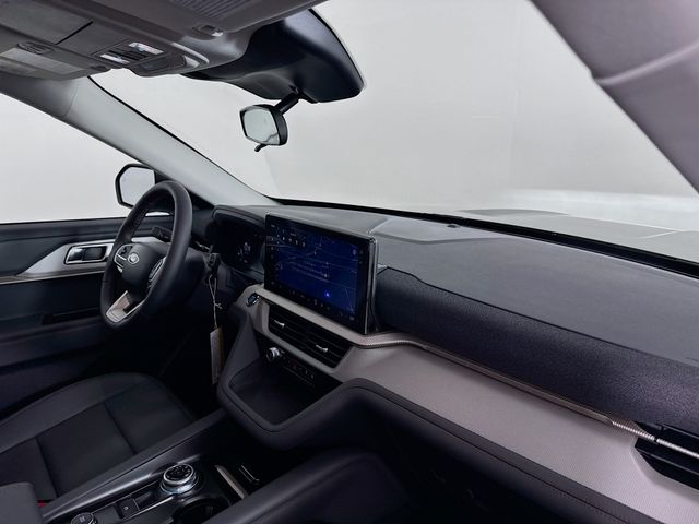 2025 Ford Explorer photo 29