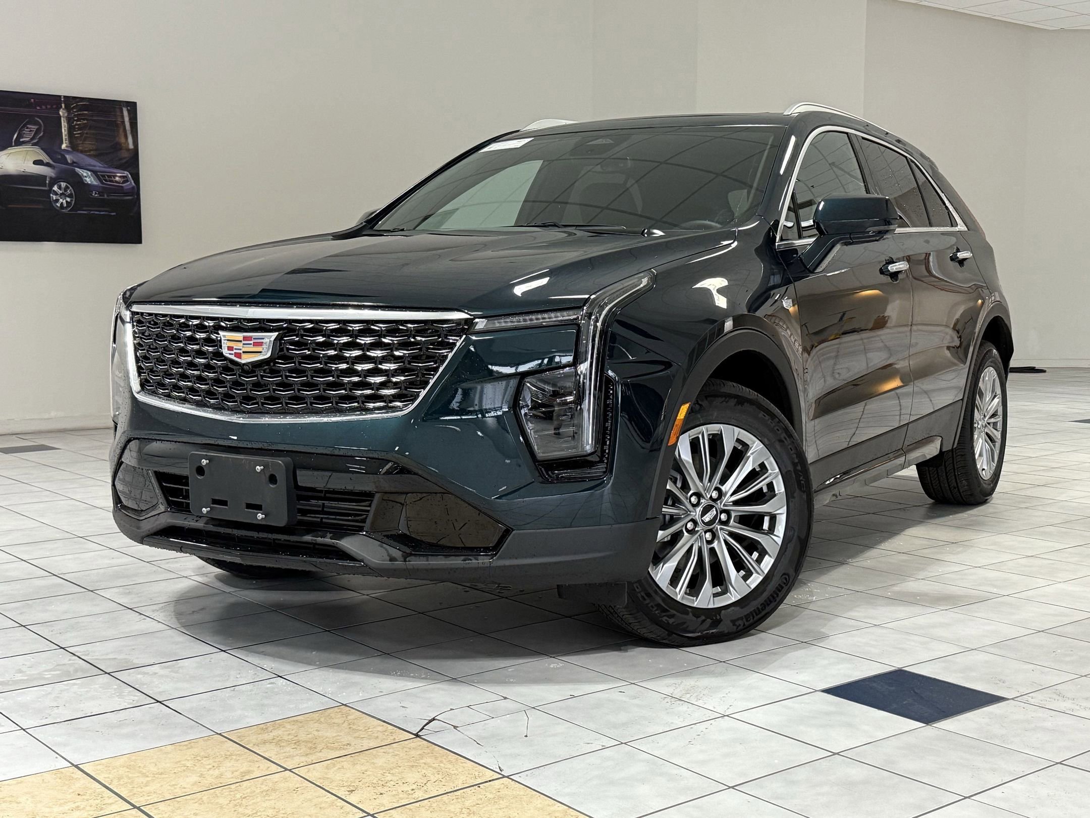 2025 Cadillac XT4 Premium Luxury photo 2