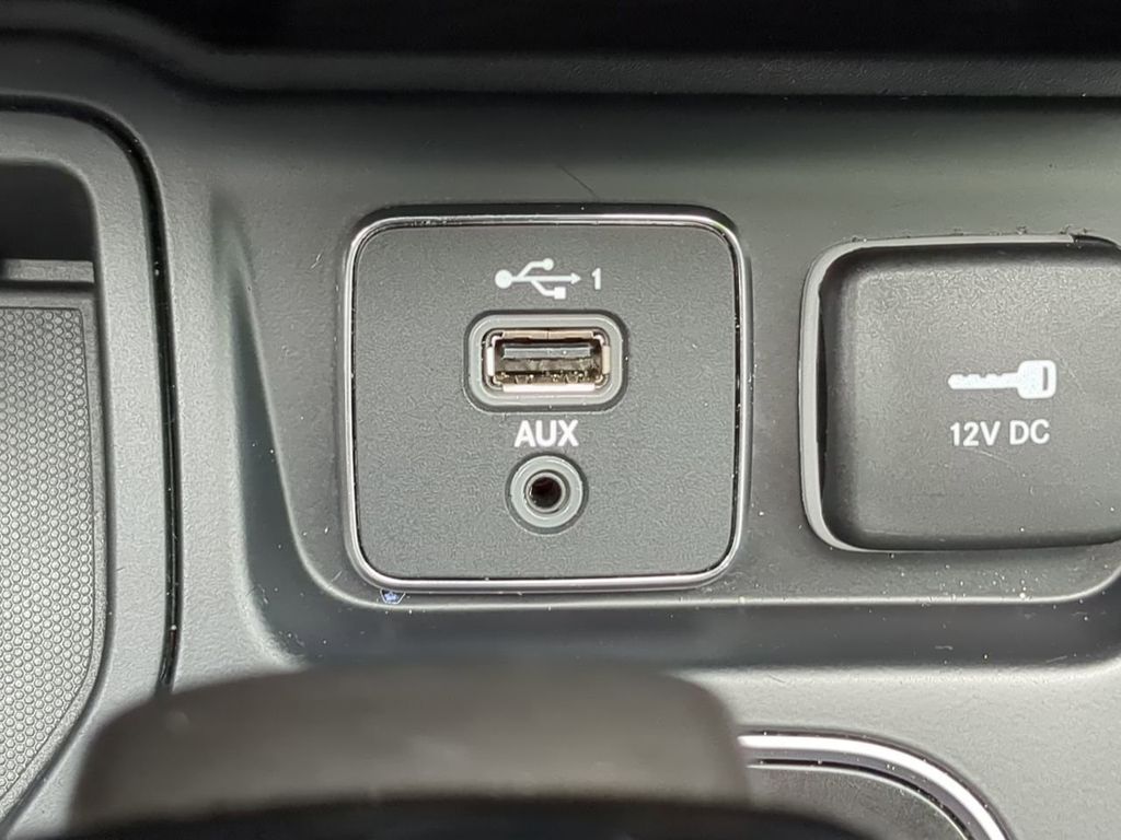 2021 Jeep Cherokee Altitude photo 21