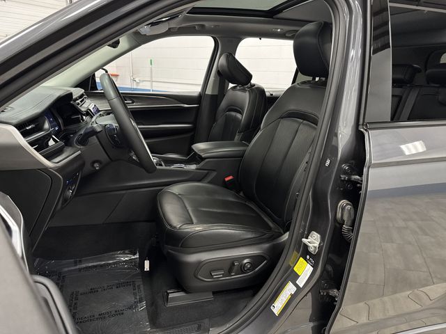 2023 Jeep Cherokee 80th Anniversary Edition photo 3