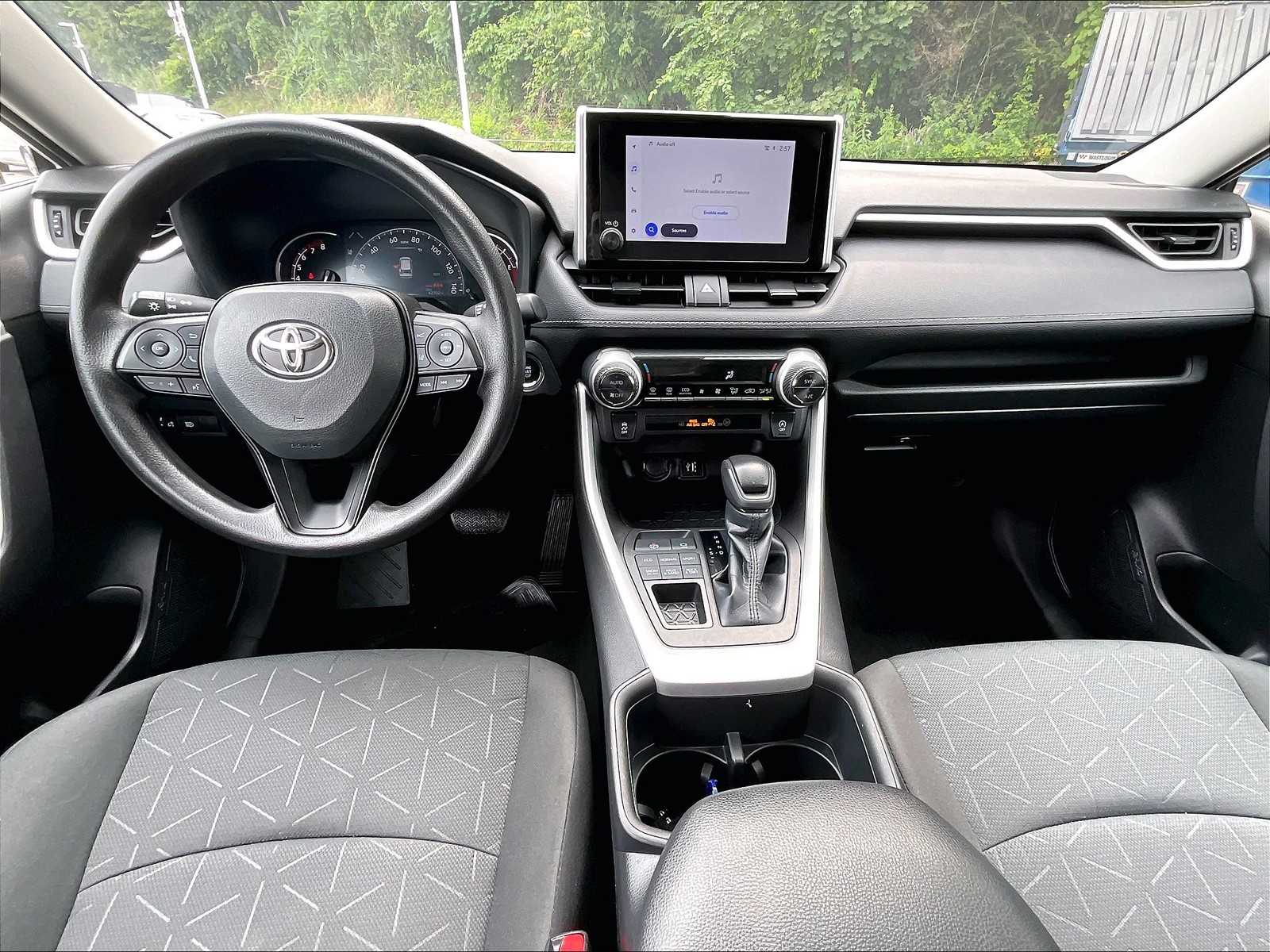 2023 Toyota RAV4 XLE photo 41