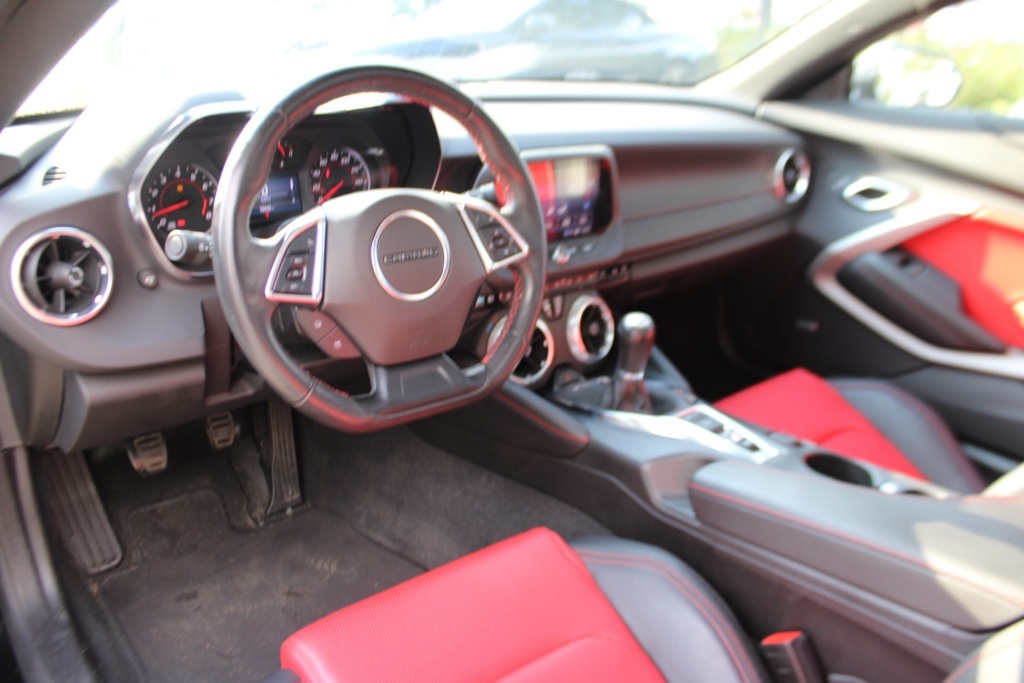 2023 Chevrolet Camaro 2LT photo 5