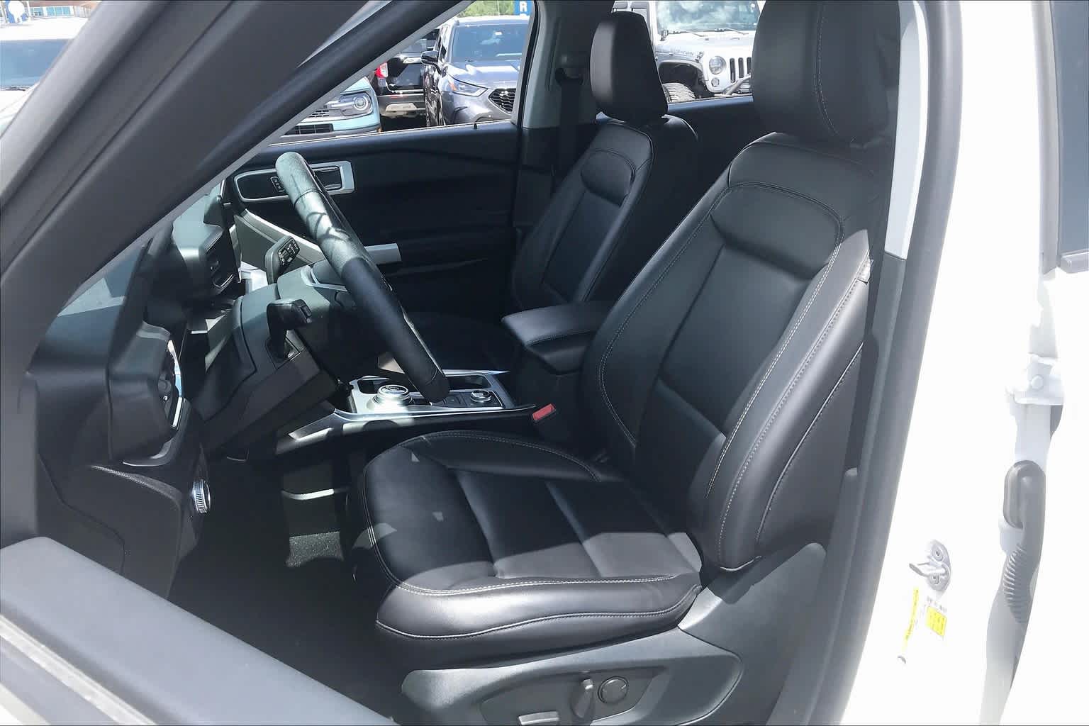 2022 Ford Explorer XLT photo 3