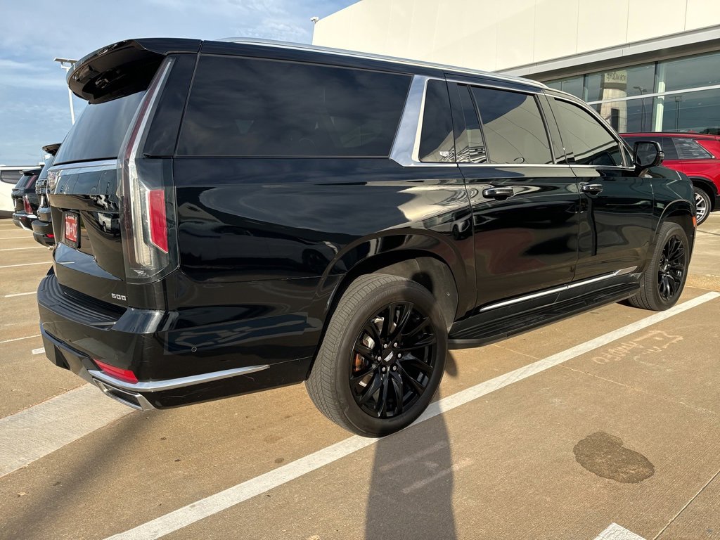 2023 Cadillac Escalade ESV Premium Luxury photo 2