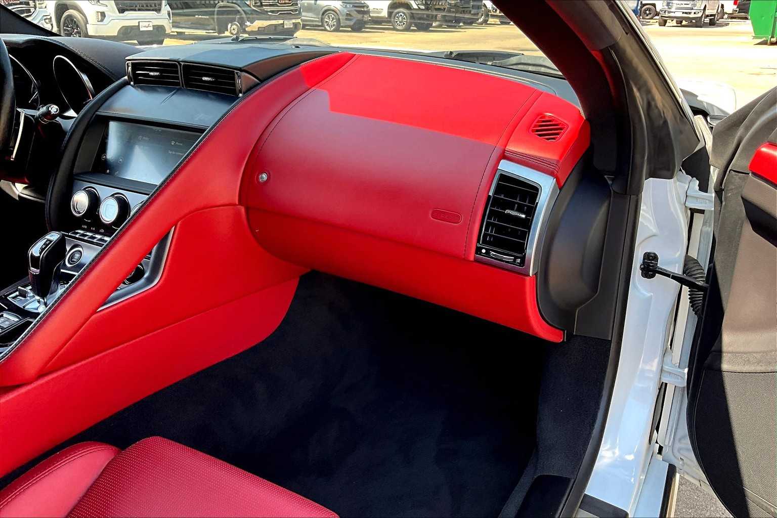 2020 Jaguar F-TYPE R photo 16
