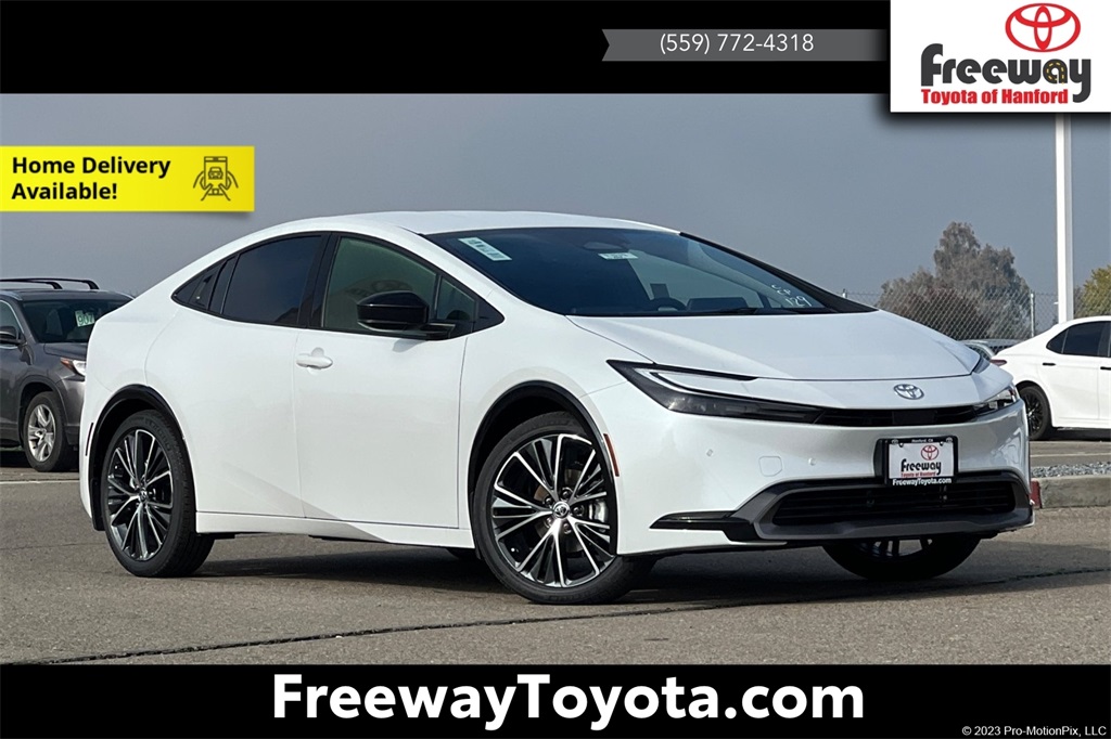 2026 Toyota Prius XLE's photo