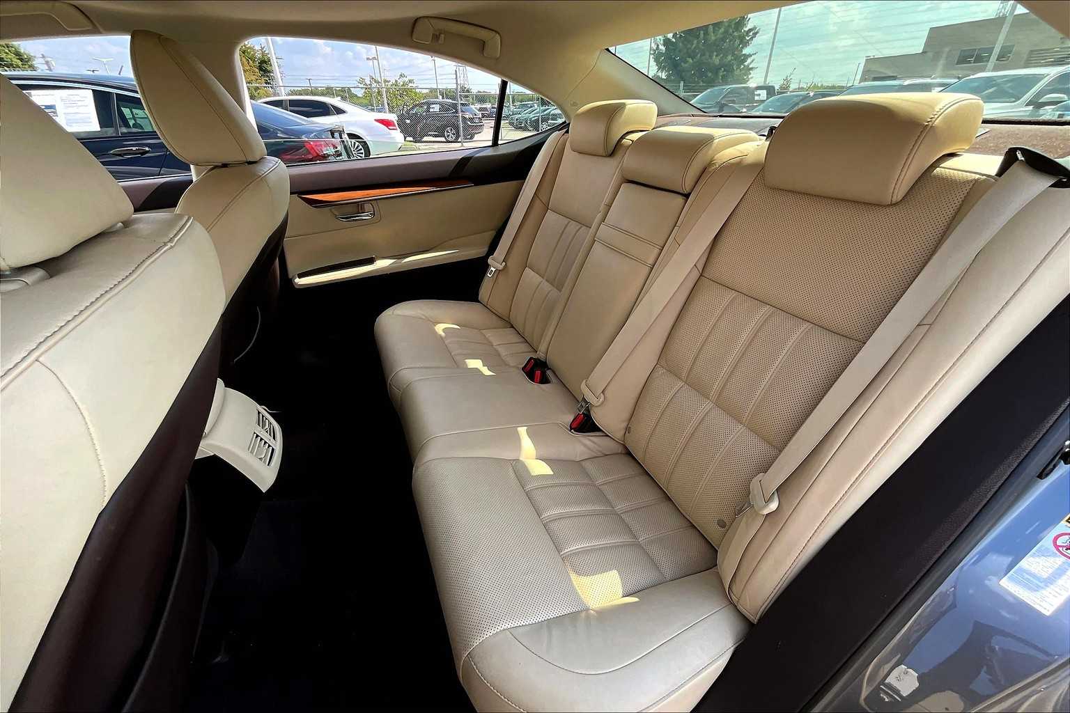 2016 Lexus ES 350 photo 17