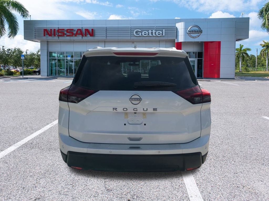 2025 Nissan Rogue SV photo 4