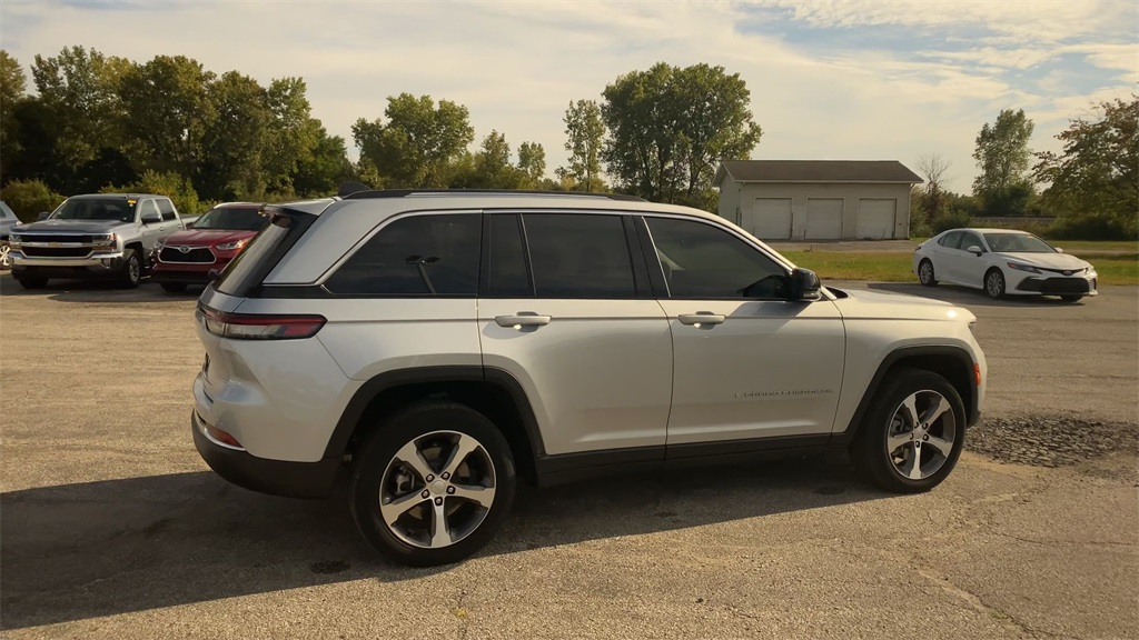 2022 Jeep Cherokee Limited 4xe photo 8