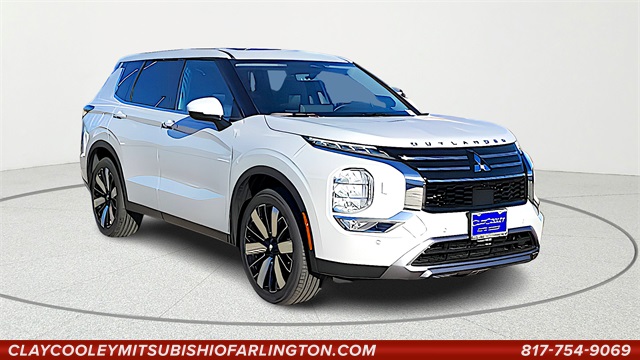 2025 Mitsubishi Outlander SE's photo