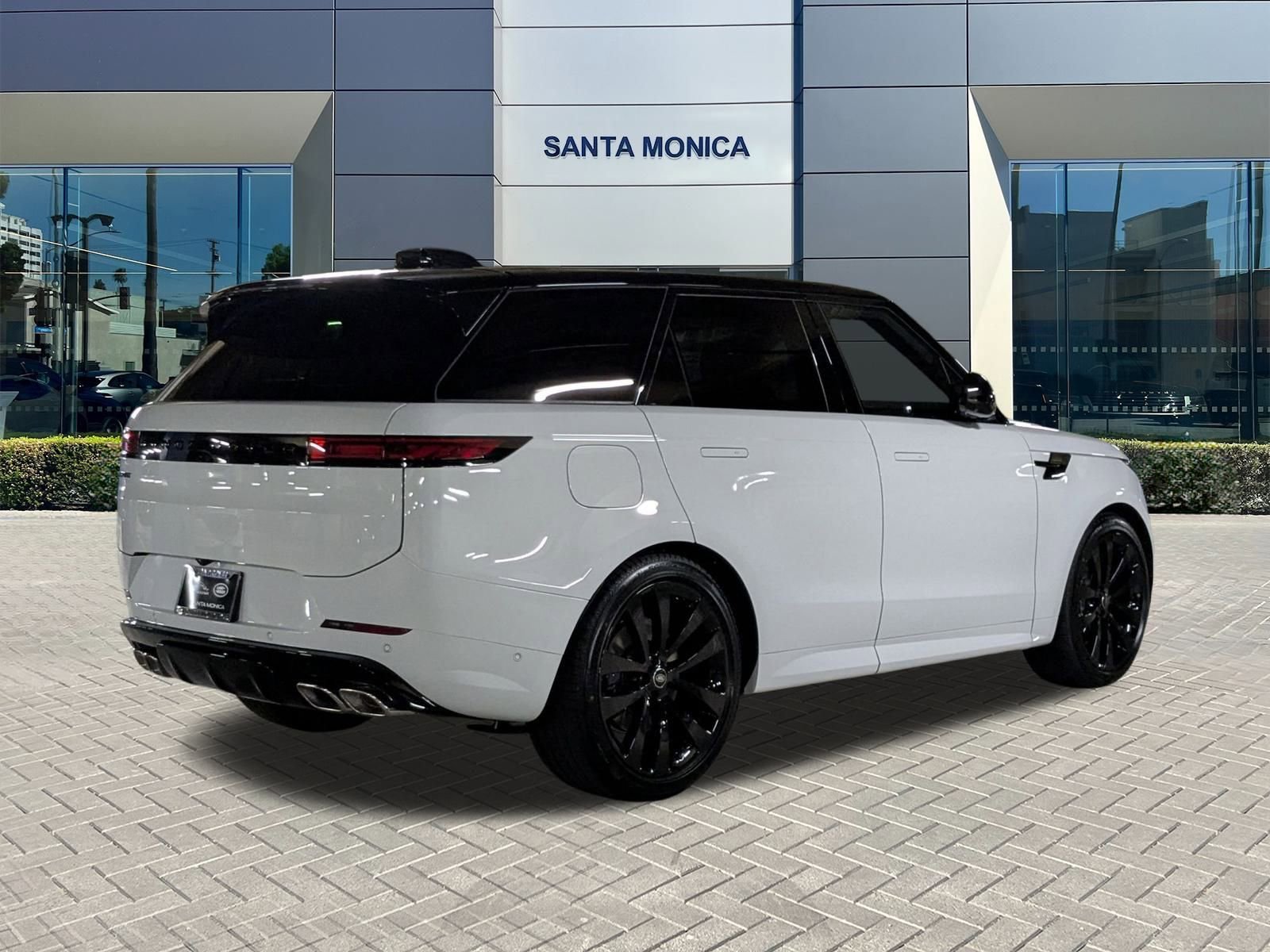 2025 Land Rover Range Rover Sport P530 Dynamic SE photo 2