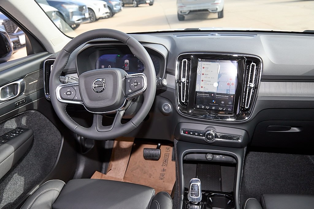 2026 VOLVO XC40 - Image 23