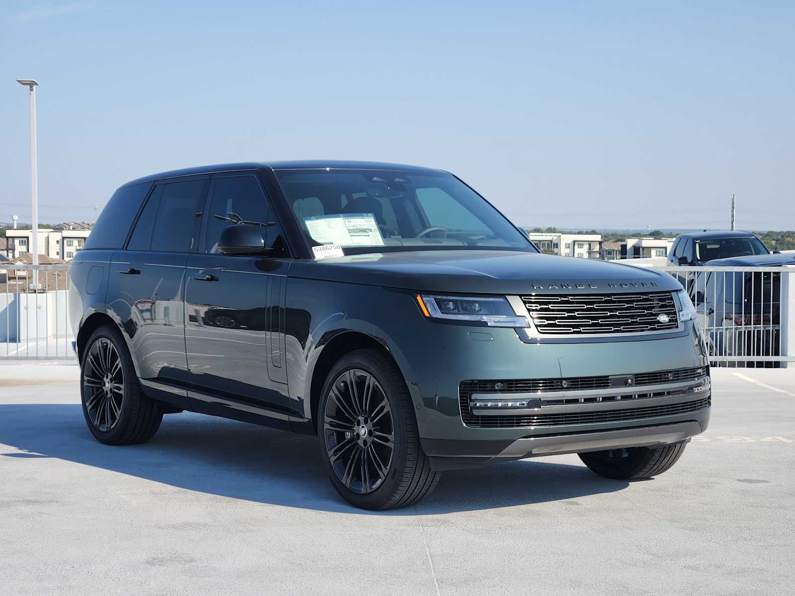 2025 Land Rover Range Rover SE photo 3