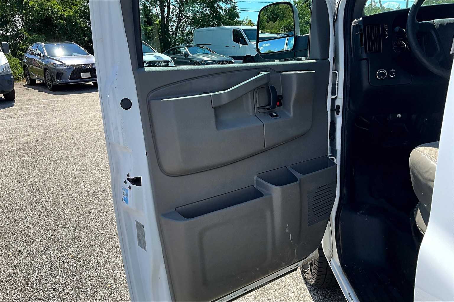 2017 Chevrolet Express 2500 Cargo photo 16