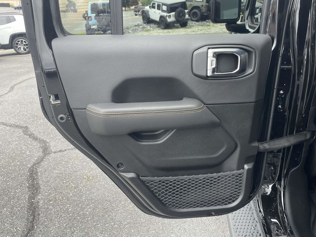 2025 Jeep Wrangler Sahara photo 19