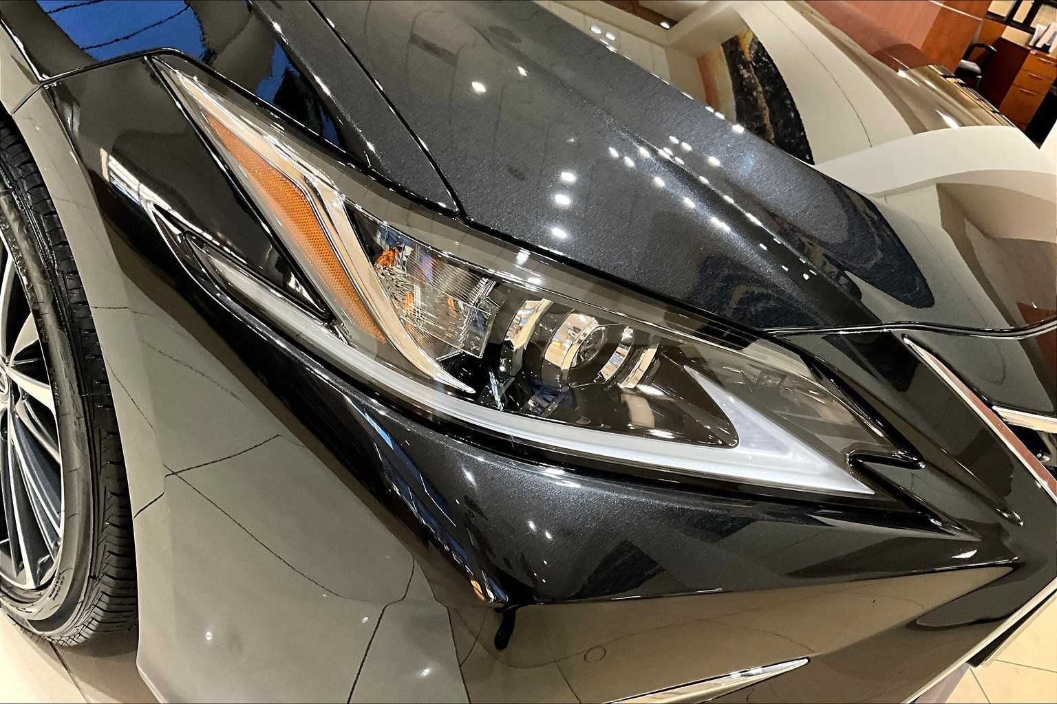 2025 Lexus ES 300h photo 25