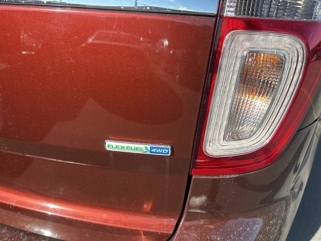 2015 Ford Explorer XLT photo 12