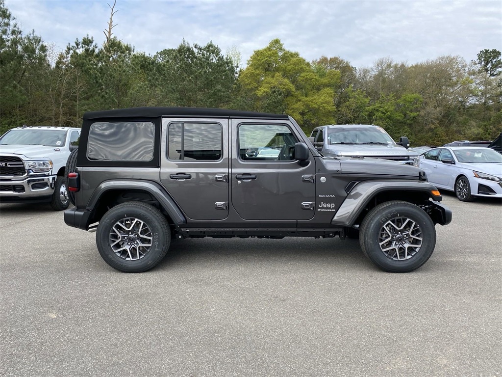 2024 Jeep Wrangler Sahara photo 6