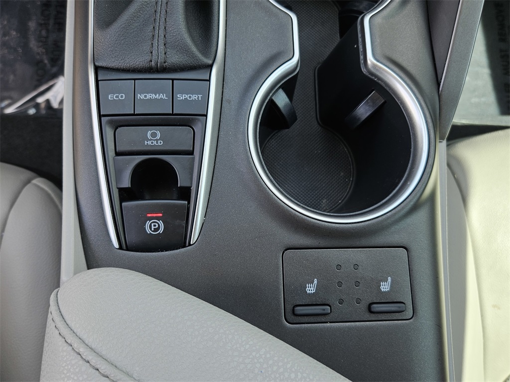 2022 Toyota Camry XLE photo 21