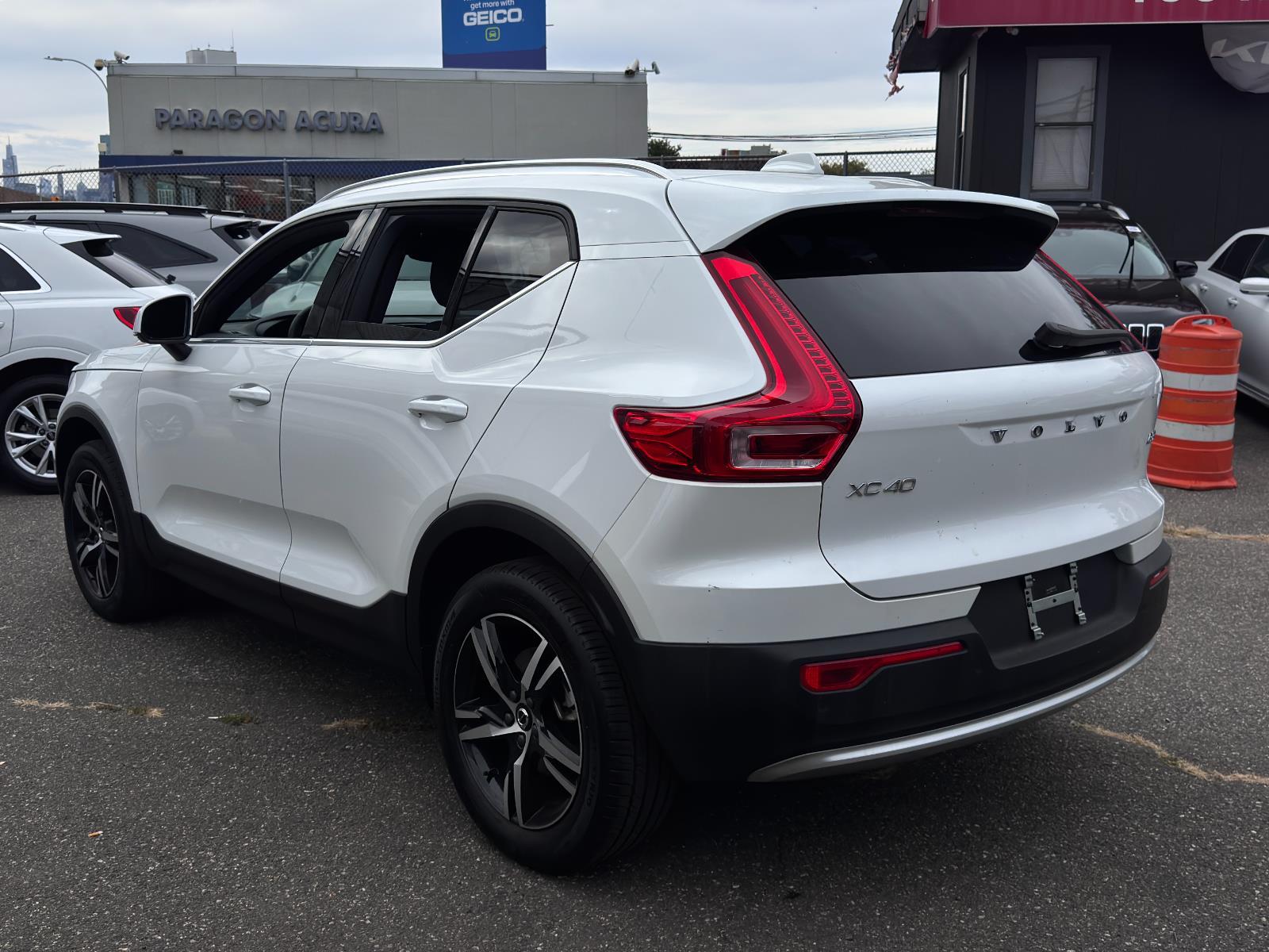 2025 Volvo XC40 Core photo 6