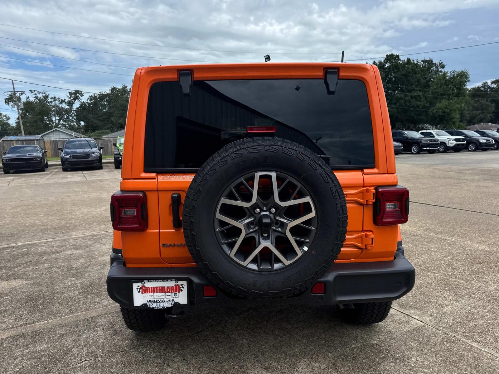 2025 Jeep Wrangler Sahara photo 4