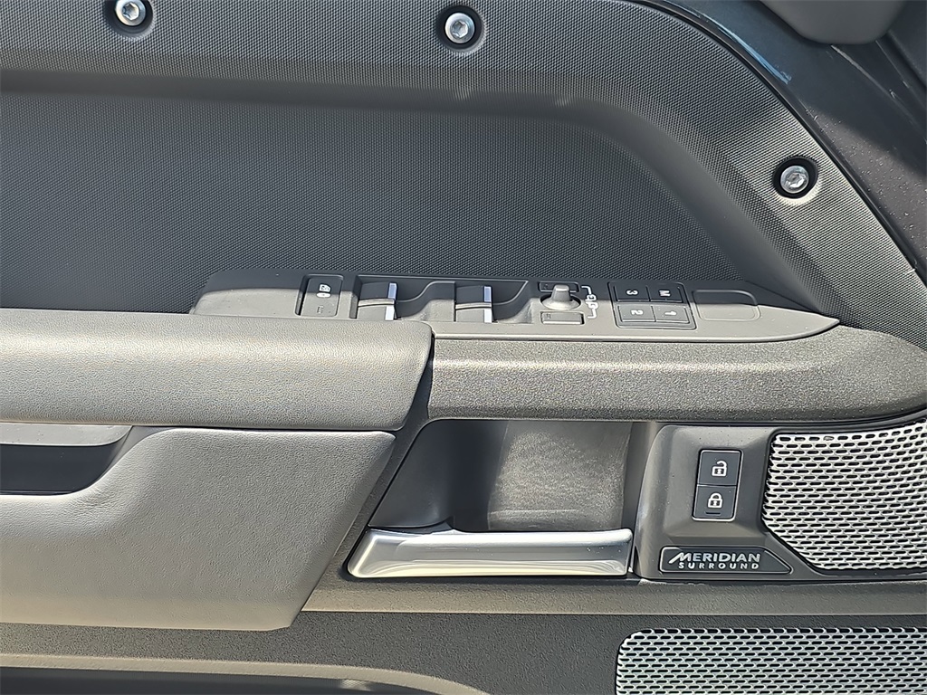 2024 Land Rover Defender 130 V8 photo 29