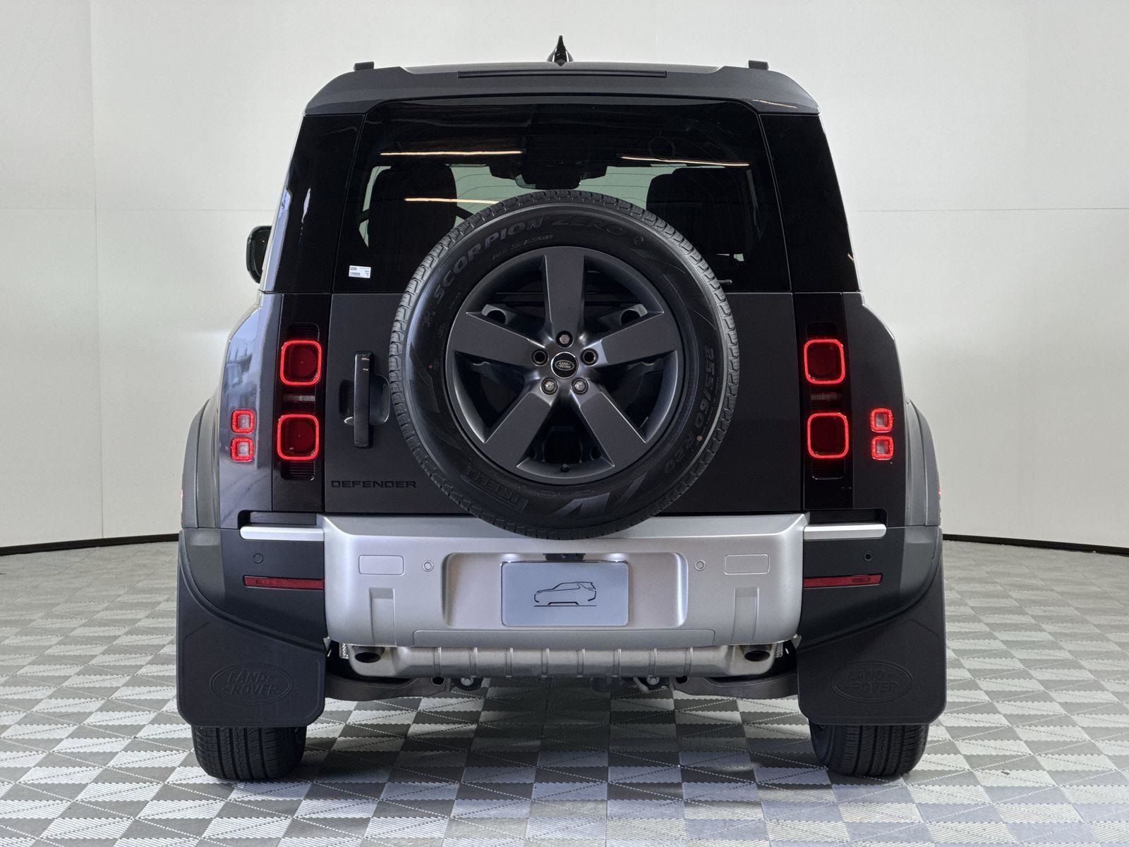 2025 Land Rover Defender 110 S photo 4