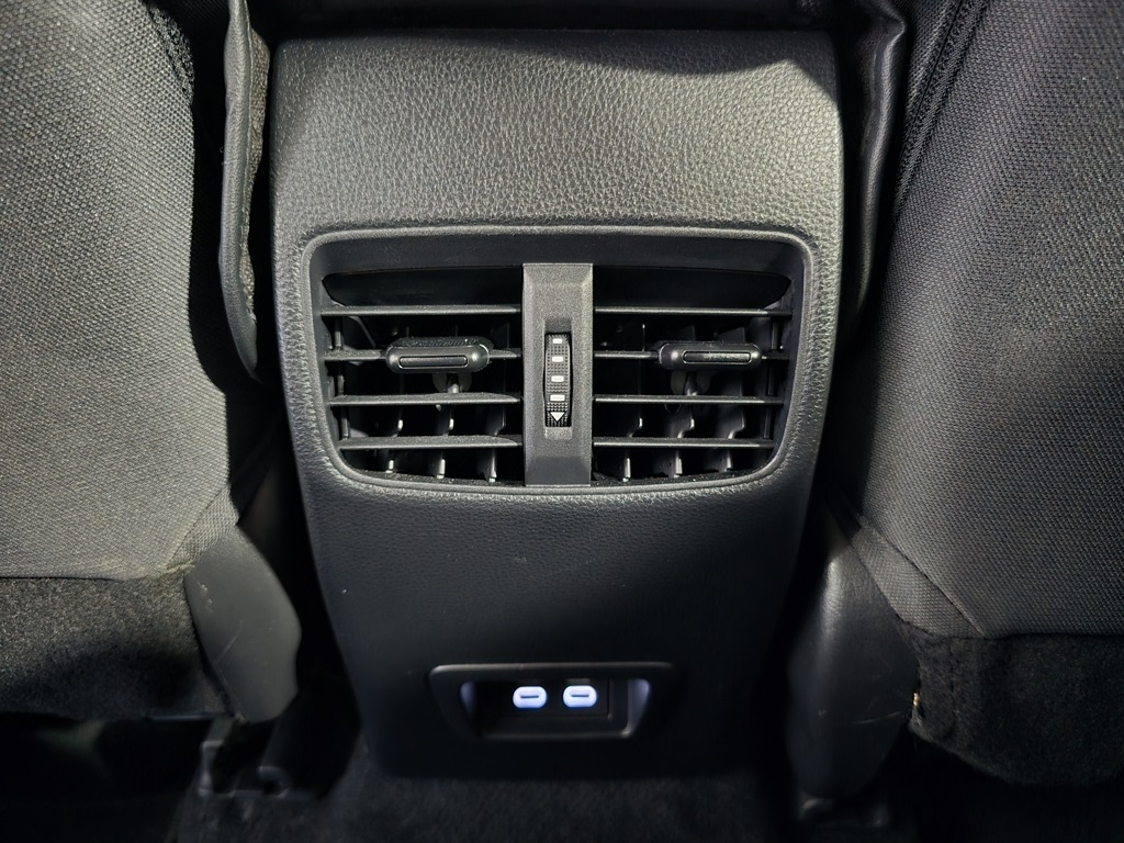 2023 Toyota Corolla Cross LE photo 23