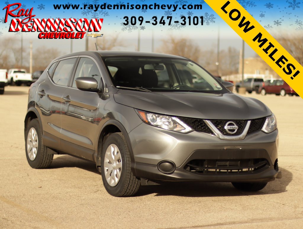 2017 Nissan Rogue Sport S's photo