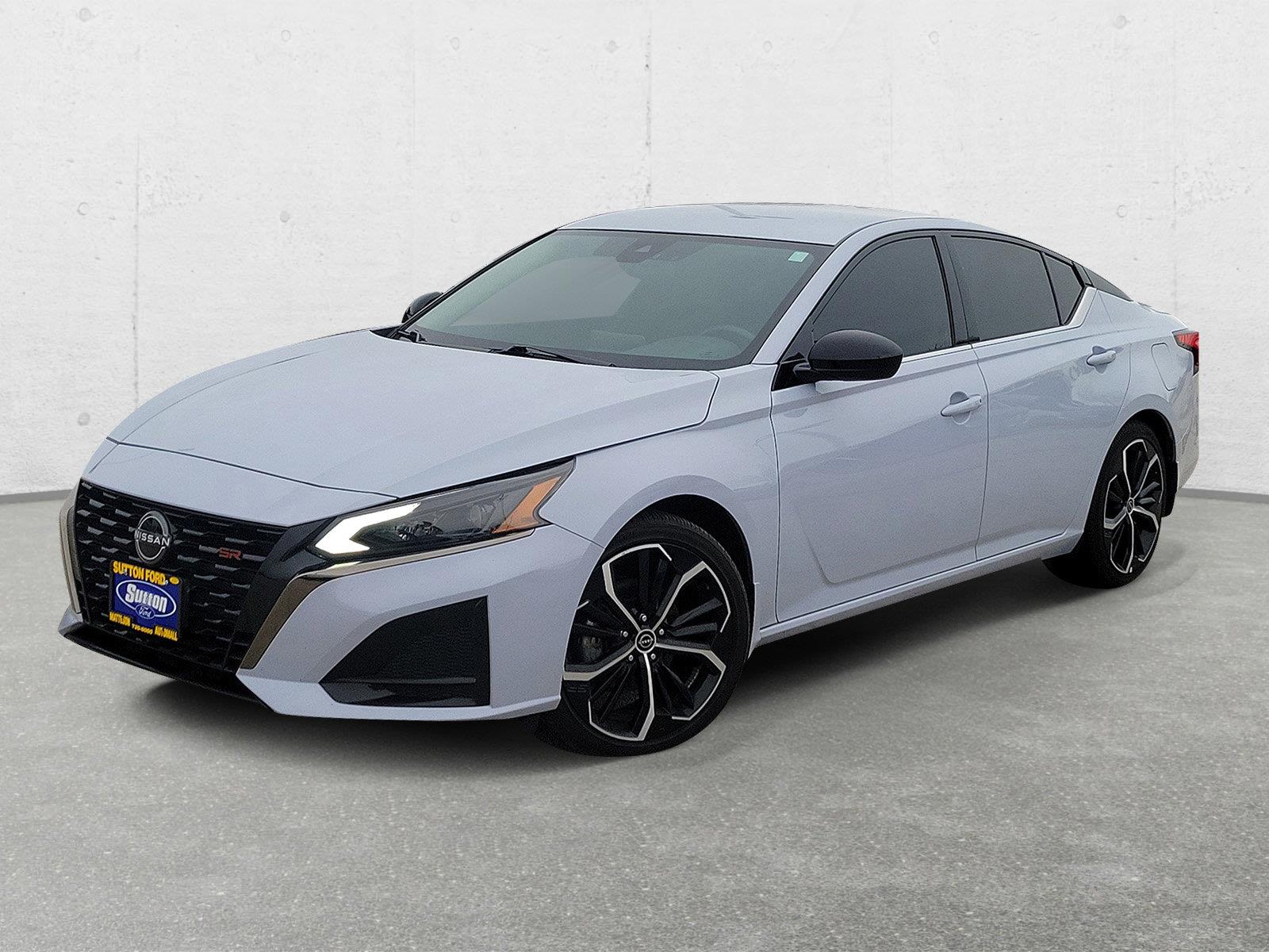 2024 Nissan Altima SR's photo