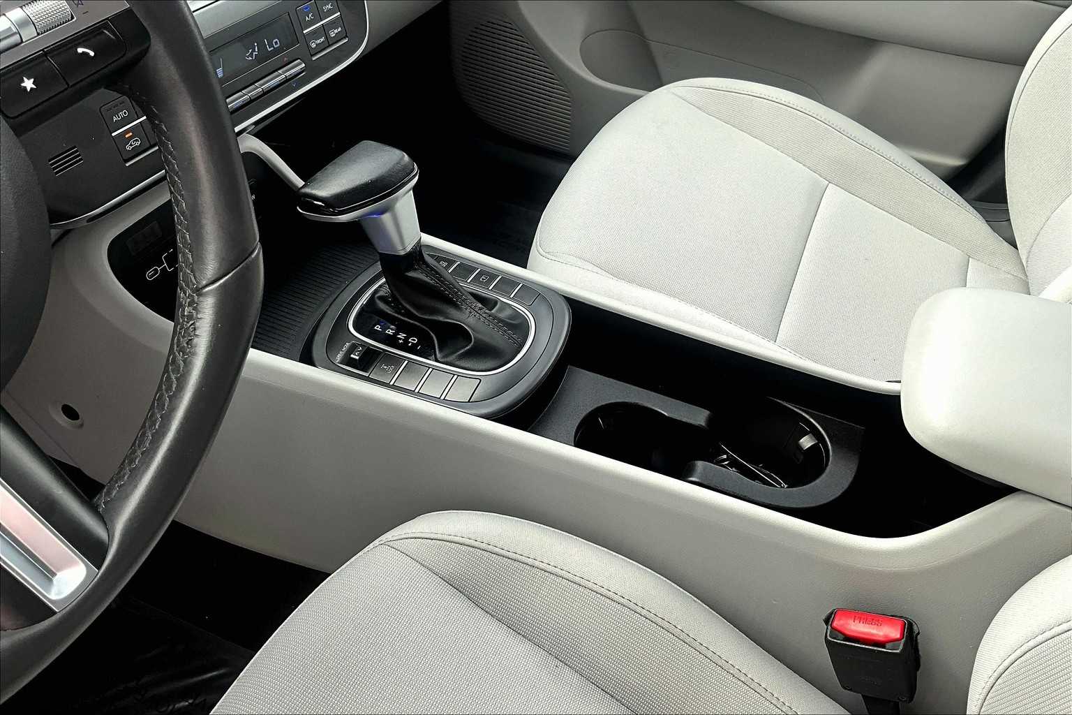 2025 Hyundai Kona SEL photo 14