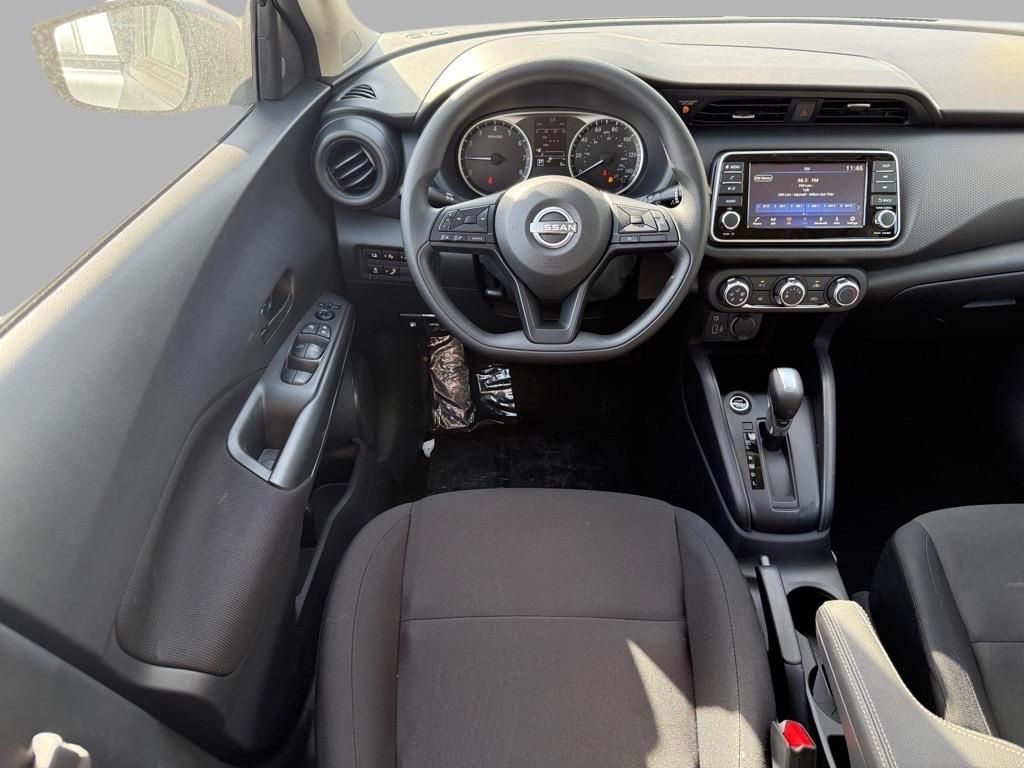 2025 Nissan Kicks Play S photo 4