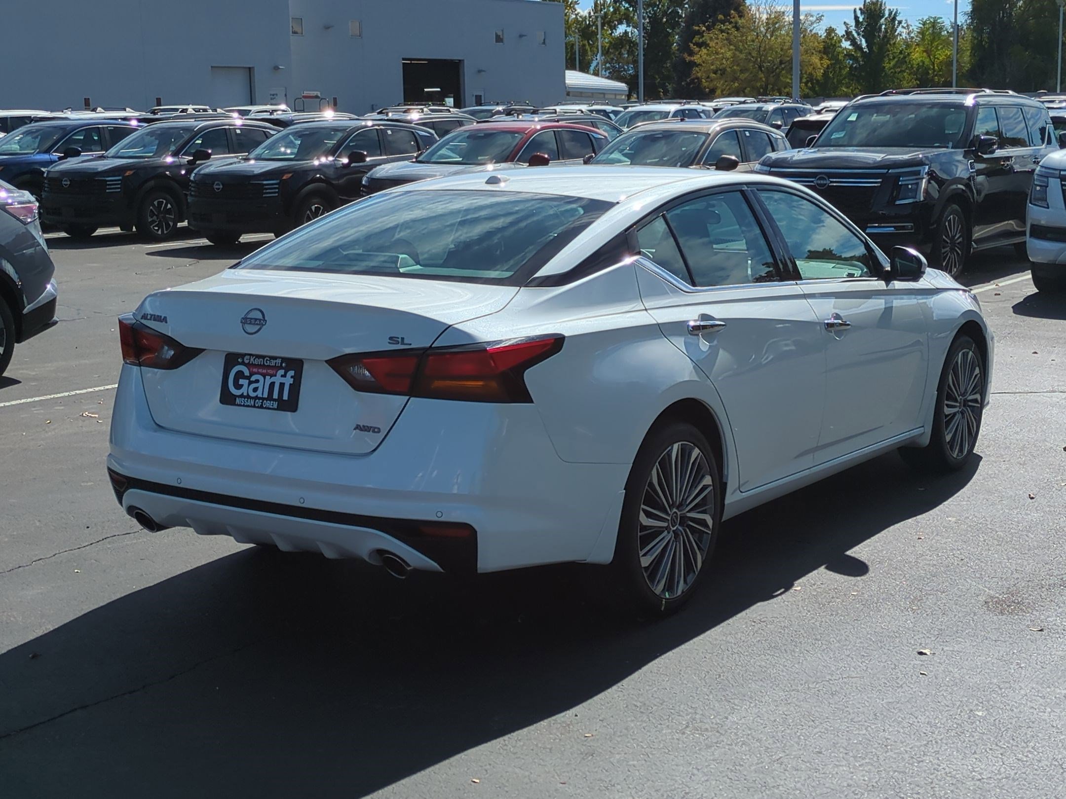 2025 Nissan Altima SL photo 3