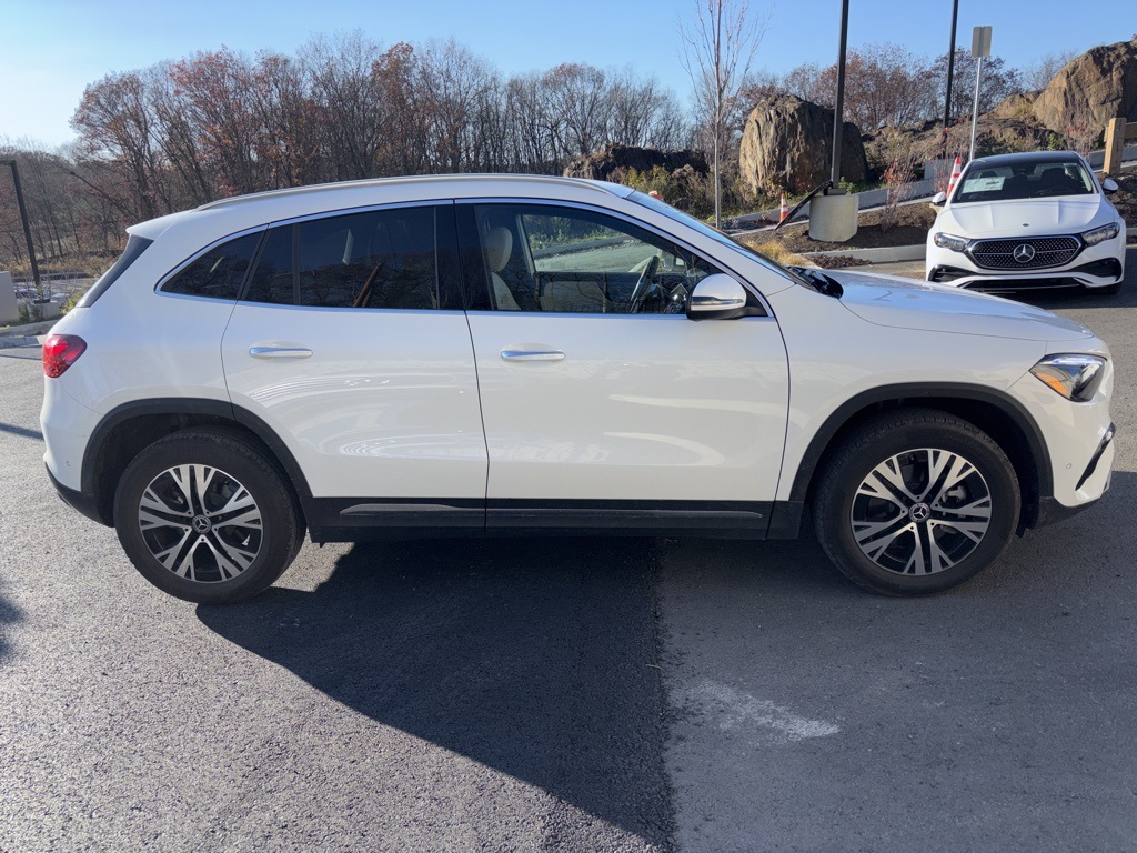 2025 Mercedes Benz GLA 250 4MATIC photo 4