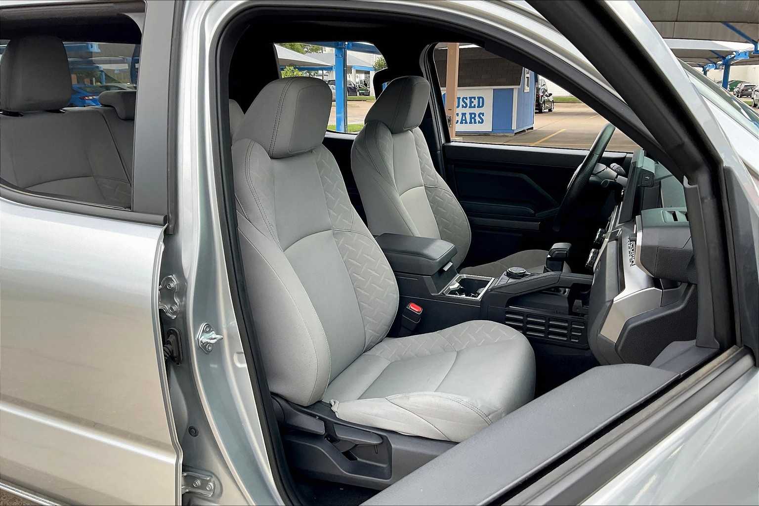 2024 Toyota Tacoma SR5 photo 8