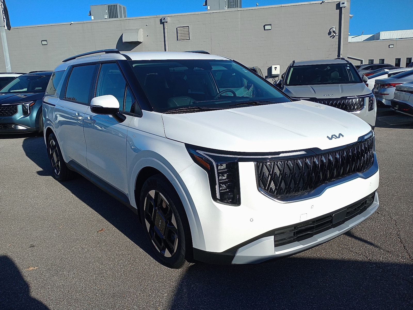 2026 Kia Carnival EX's photo