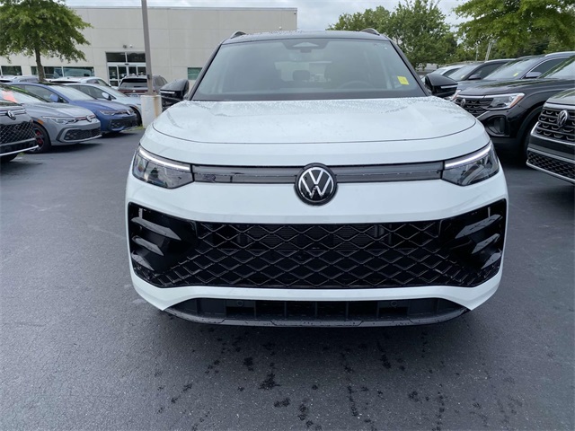 2025 Volkswagen Tiguan SE R-Line Black photo 2