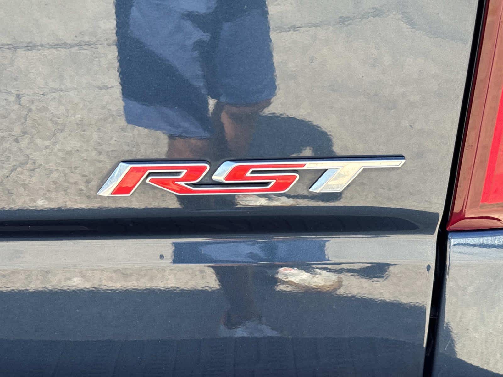 2021 Chevrolet Silverado RST photo 17