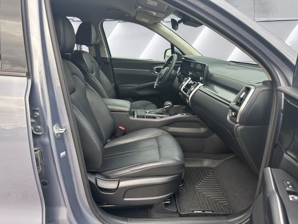 2023 Kia Sorento S photo 12