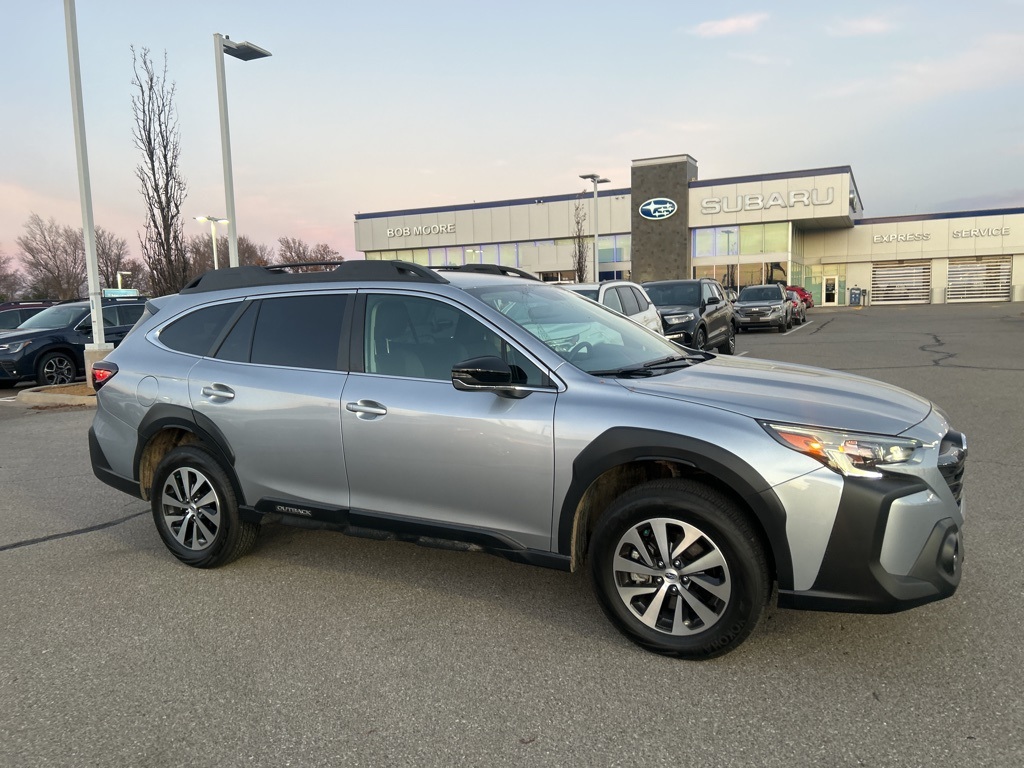 2025 Subaru Outback Premium's photo