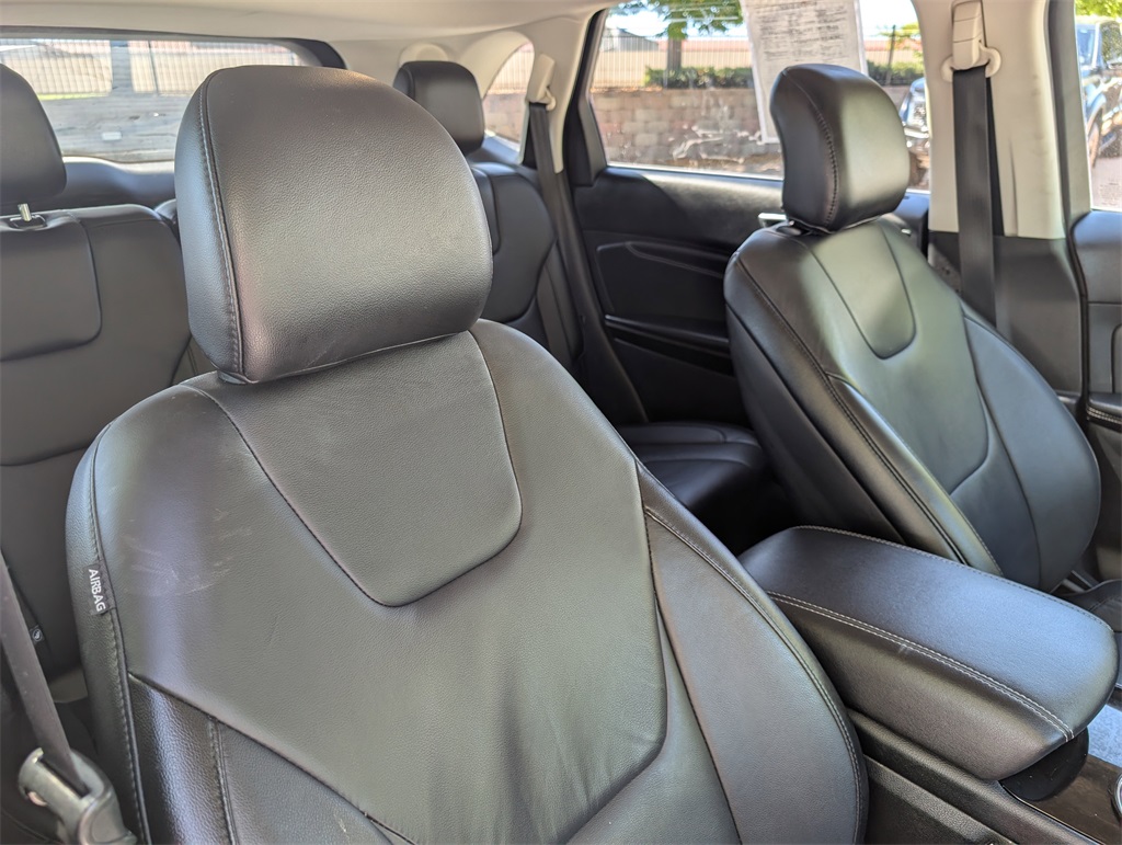 2016 Ford Edge Titanium photo 19