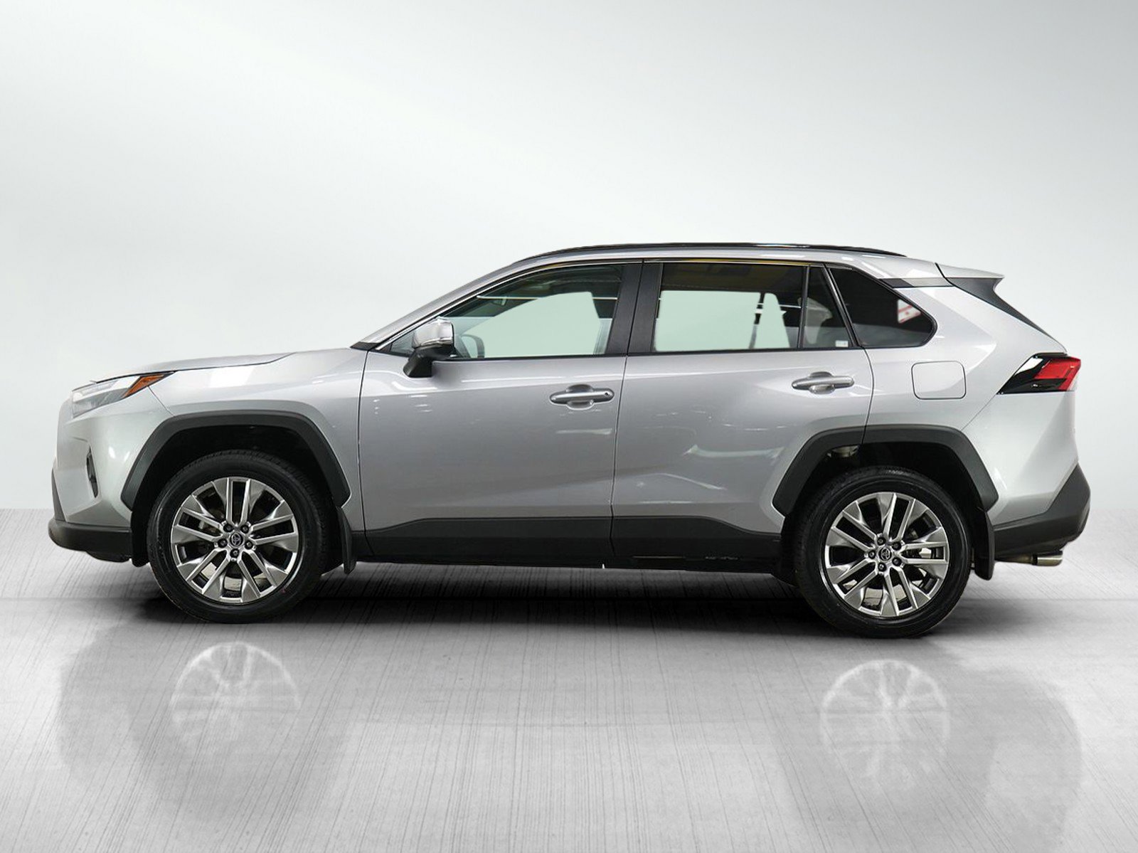 Used 2022 Toyota RAV4 XLE Premium with VIN 2T3A1RFV0NC271928 for sale in Hopkins, Minnesota