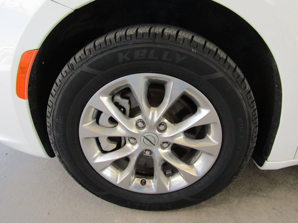 2022 Chrysler Pacifica Touring L photo 24